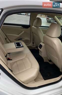 Седан Volkswagen Passat 2012 в Стрые