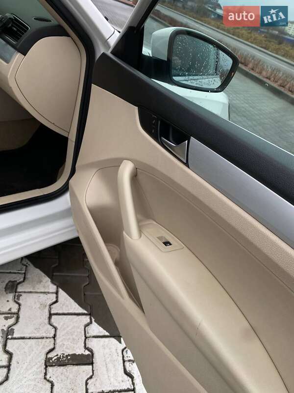 Седан Volkswagen Passat 2012 в Стрые