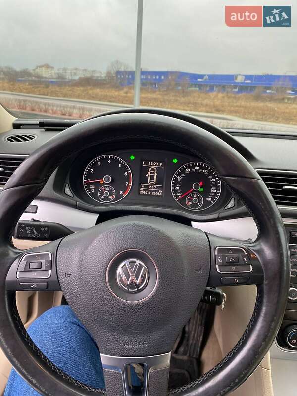 Седан Volkswagen Passat 2012 в Стрые