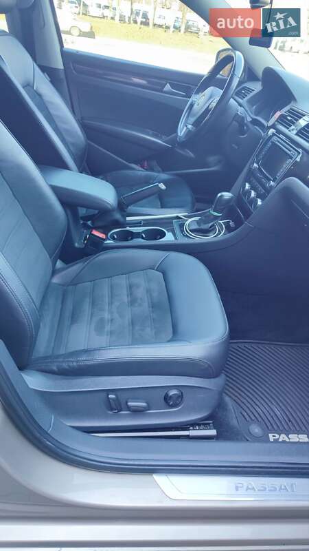 Седан Volkswagen Passat 2014 в Софиевской Борщаговке