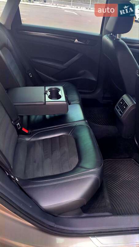 Седан Volkswagen Passat 2014 в Софиевской Борщаговке