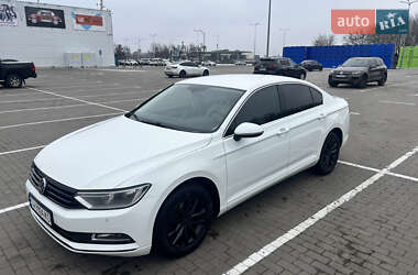 Седан Volkswagen Passat 2015 в Києві