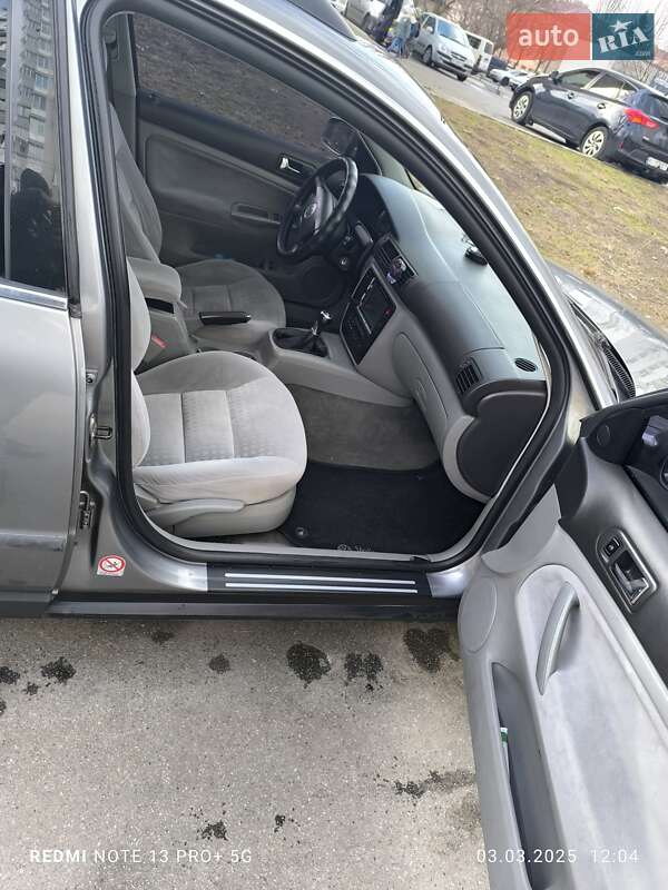 Универсал Volkswagen Passat 2003 в Вышгороде