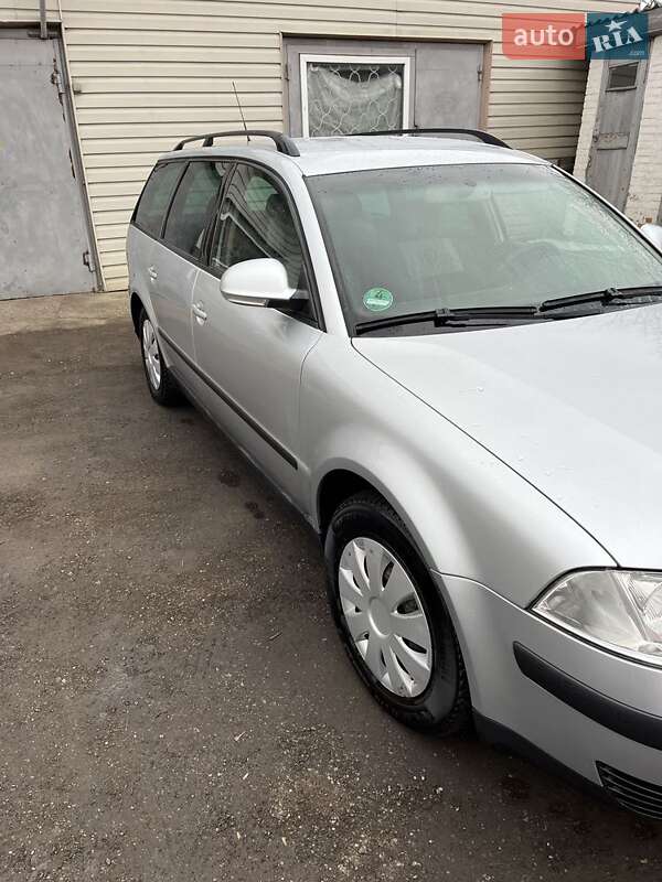 Універсал Volkswagen Passat 2004 в Сумах