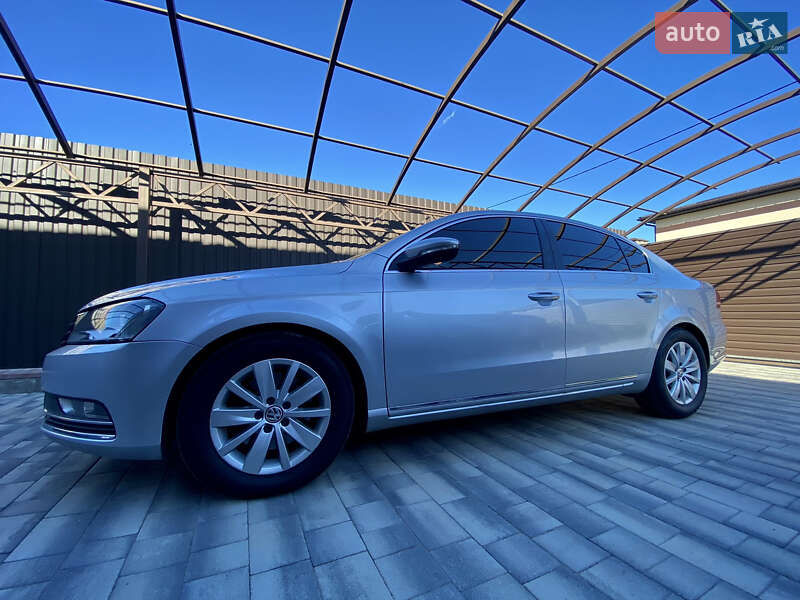 Седан Volkswagen Passat 2012 в Ужгороде