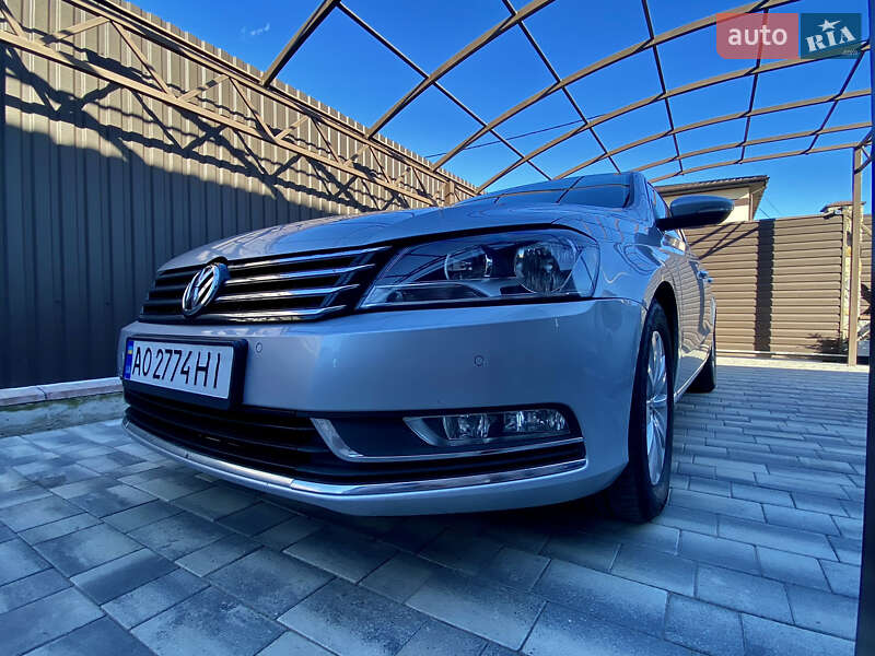 Седан Volkswagen Passat 2012 в Ужгороде