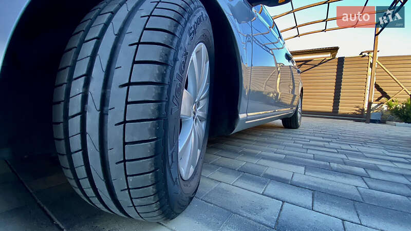 Седан Volkswagen Passat 2012 в Ужгороде