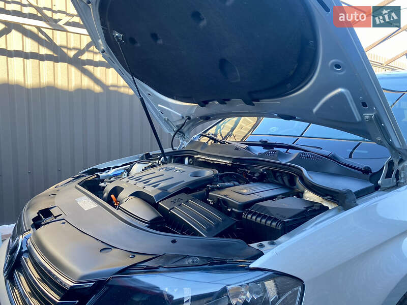 Седан Volkswagen Passat 2012 в Ужгороде