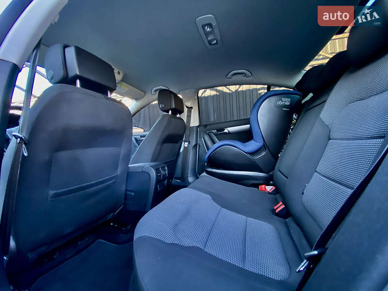 Седан Volkswagen Passat 2012 в Ужгороде