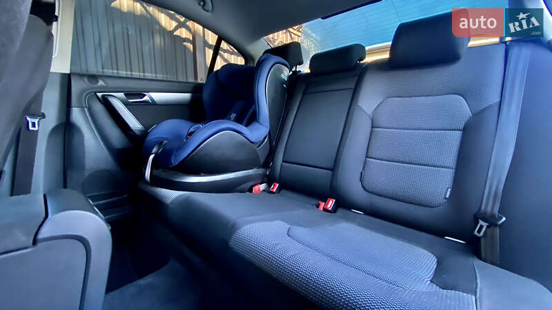 Седан Volkswagen Passat 2012 в Ужгороде