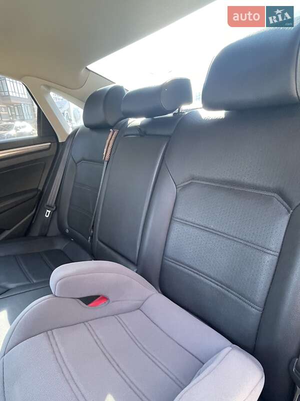 Седан Volkswagen Passat 2016 в Чернигове