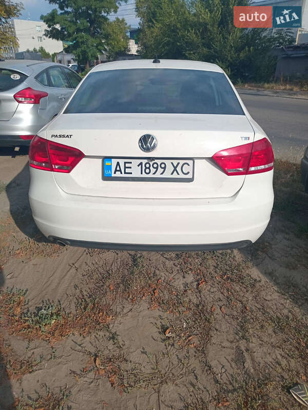 Седан Volkswagen Passat 2013 в Дніпрі