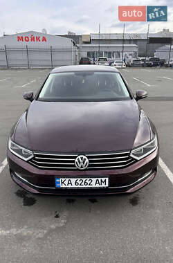 Седан Volkswagen Passat 2016 в Киеве