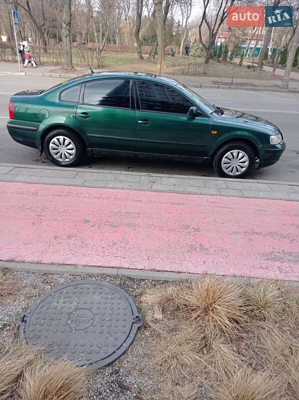 Седан Volkswagen Passat 1997 в Киеве