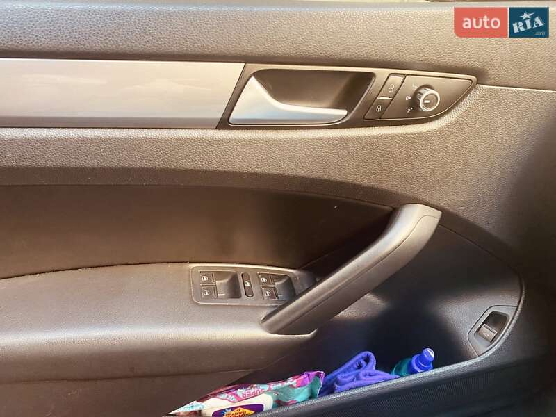 Седан Volkswagen Passat 2015 в Львове