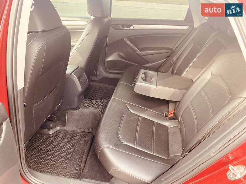 Седан Volkswagen Passat 2015 в Львове