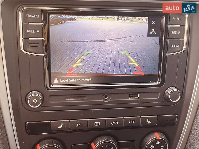 Седан Volkswagen Passat 2015 в Львове