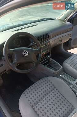 Универсал Volkswagen Passat 2000 в 