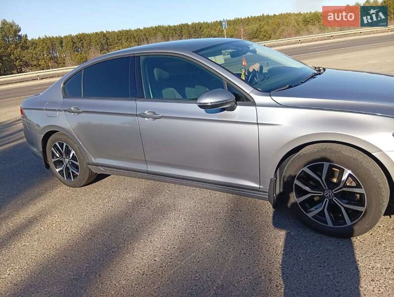 Седан Volkswagen Passat 2017 в Краківці