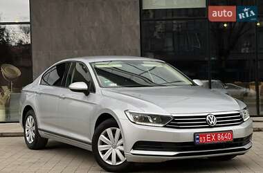 Седан Volkswagen Passat 2019 в Ужгороде