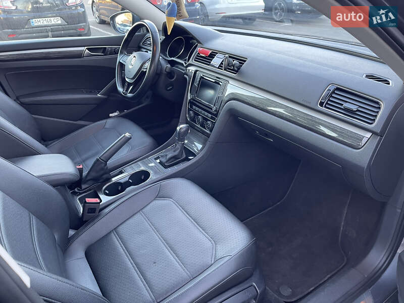 Седан Volkswagen Passat 2018 в Киеве