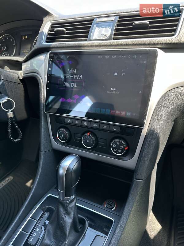 Седан Volkswagen Passat 2014 в Киеве