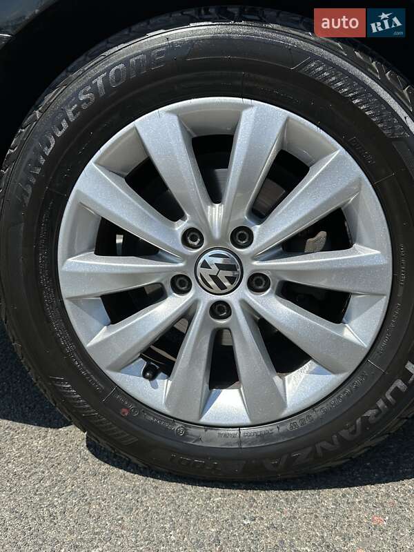 Седан Volkswagen Passat 2014 в Киеве