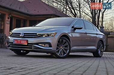 Седан Volkswagen Passat 2022 в Мукачевому