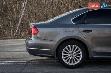 Седан Volkswagen Passat 2015 в Житомире