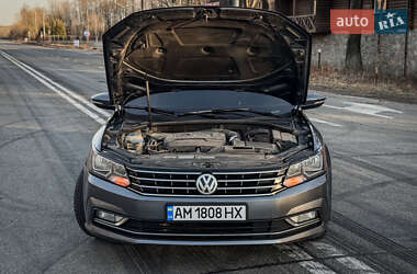 Седан Volkswagen Passat 2015 в Житомире