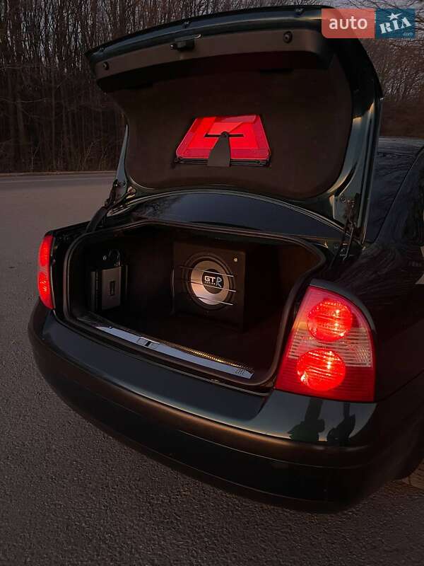 Седан Volkswagen Passat 2002 в Вінниці