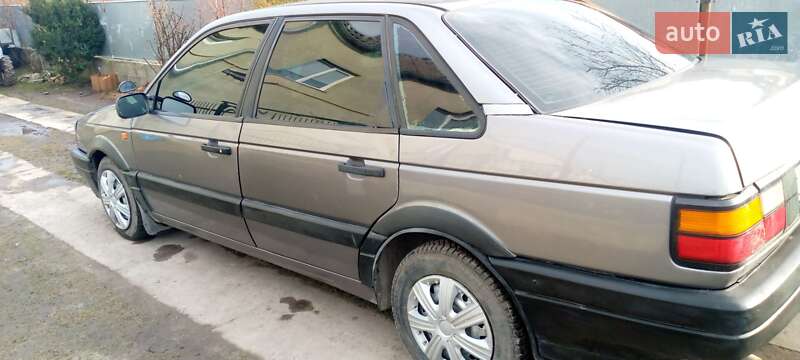 Седан Volkswagen Passat 1992 в Львові