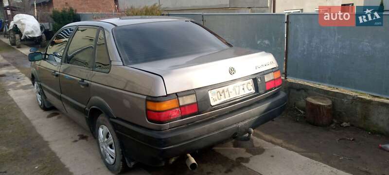 Седан Volkswagen Passat 1992 в Львові