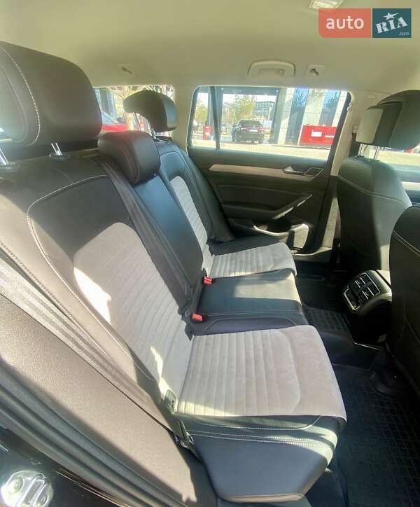 Универсал Volkswagen Passat 2016 в Ровно