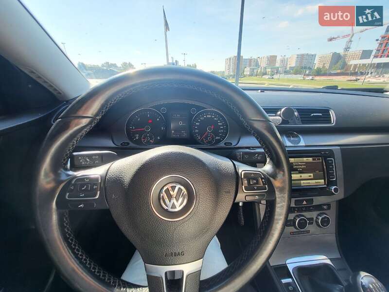 Седан Volkswagen Passat 2014 в Львові