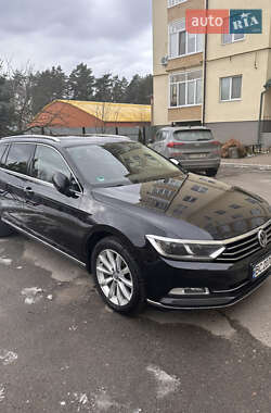 Універсал Volkswagen Passat 2015 в Львові