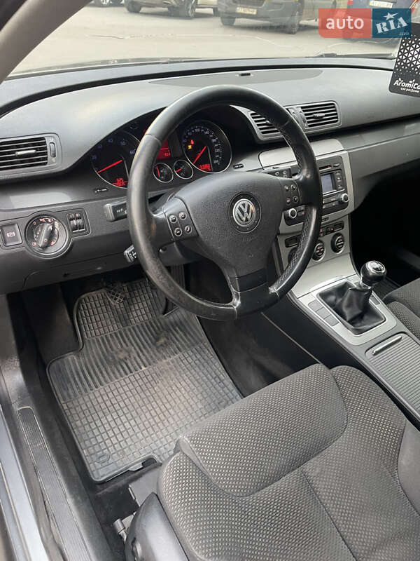 Универсал Volkswagen Passat 2006 в Мироновке