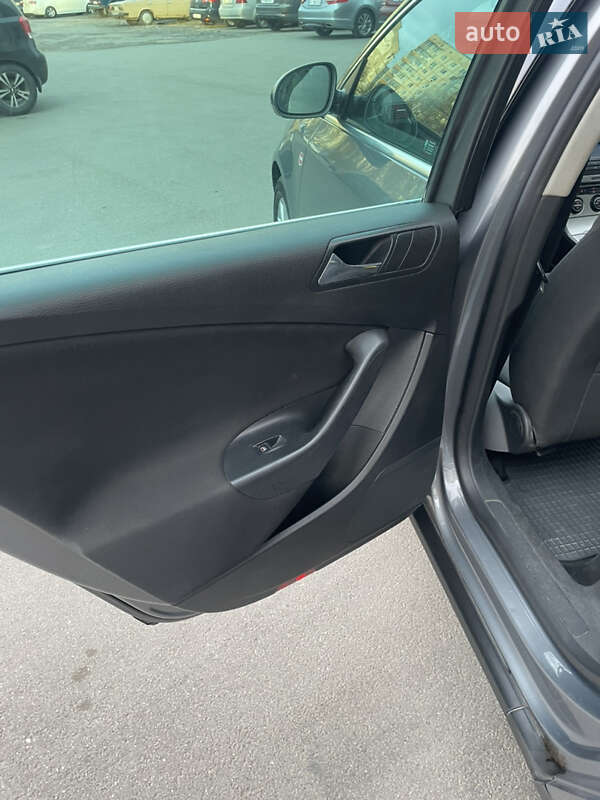 Универсал Volkswagen Passat 2006 в Мироновке