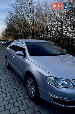 Седан Volkswagen Passat 2005 в Луцьку