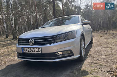 Седан Volkswagen Passat 2015 в Киеве