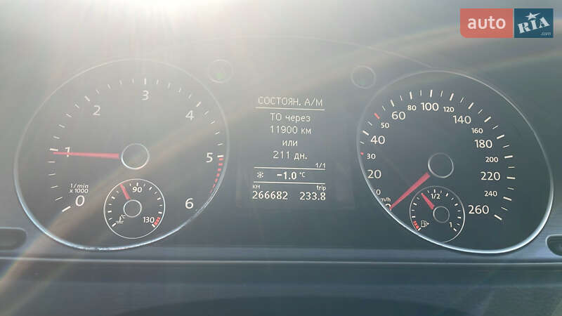 Универсал Volkswagen Passat 2011 в Хусте