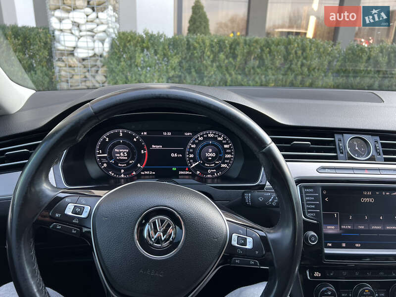 Универсал Volkswagen Passat 2016 в Стрые