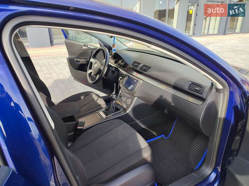 Седан Volkswagen Passat 2005 в Луцке