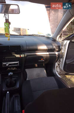 Седан Volkswagen Passat 2000 в 