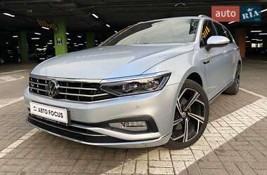 Универсал Volkswagen Passat 2022 в Киеве