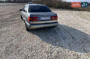 Седан Volkswagen Passat 1994 в Стрые