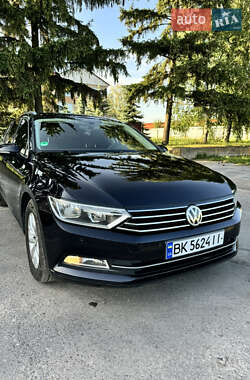 Універсал Volkswagen Passat 2015 в Рівному