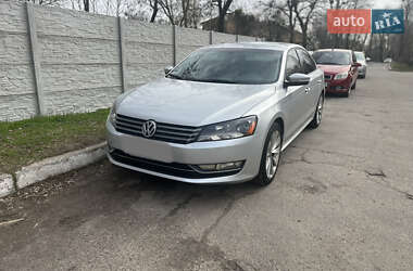 Седан Volkswagen Passat 2012 в Києві