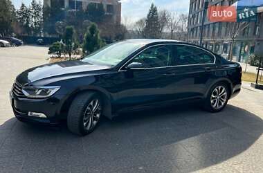 Седан Volkswagen Passat 2015 в 