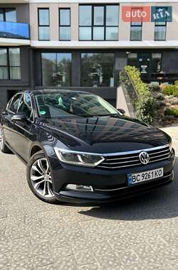 Седан Volkswagen Passat 2015 в Львове